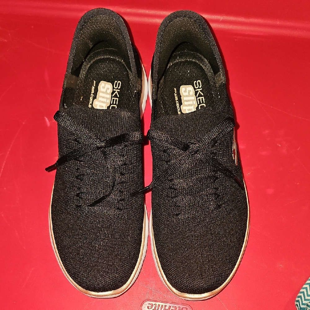 Womens Brand NEW Skechers Black Slip On Sneakers Size 6.5